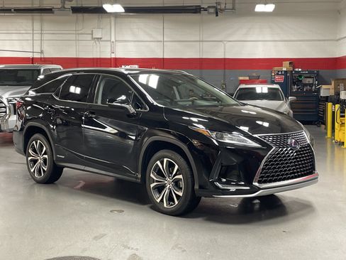Used 2020 Lexus RX 450hL AWD w/ Premium Package image 2