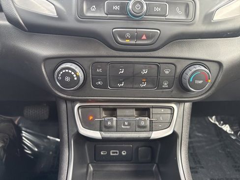 Used 2024 GMC Terrain SLE image 24