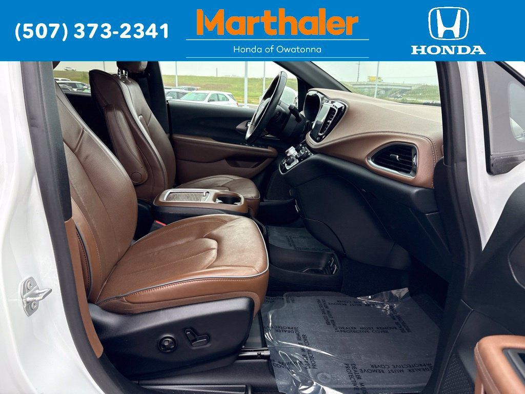 Used 2020 Chrysler Pacifica Limited w/ Tire & Wheel Group FWD image 20