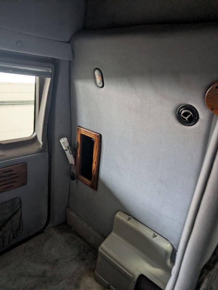 Used 1997 Ford E-250 and Econoline 250 Heavy-Duty Extended RWD image 15
