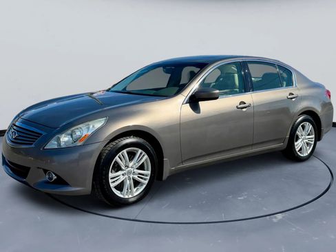 Used 2010 INFINITI G37 x Sedan w/ Premium Pkg image 2
