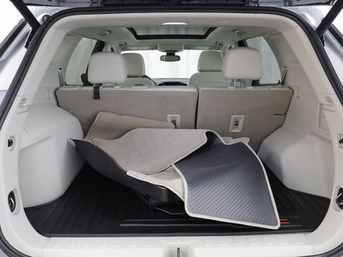 Used 2024 GMC Terrain Denali w/ Denali Premium Package image 20