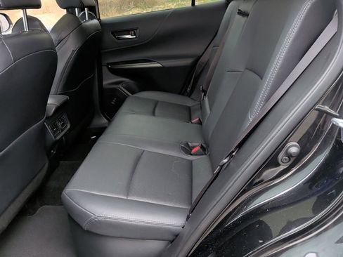 Used 2023 Toyota Venza Limited image 17