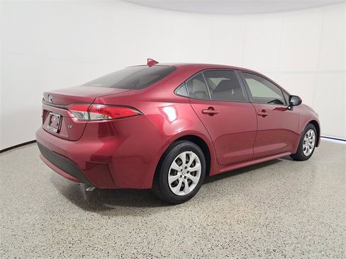 Used 2022 Toyota Corolla LE image 5