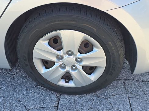 Used 2017 Kia Forte LX FWD image 7