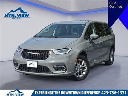 Used 2023 Chrysler Pacifica Touring-L