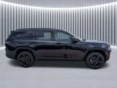 New 2026 Jeep Grand Cherokee L Limited w/ Limited Altitude Package AWD/4WD image 3