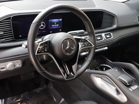 Used 2025 Mercedes-Benz GLS 450 4MATIC image 7