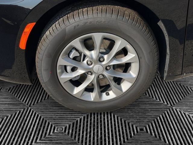 New 2027 Chrysler Pacifica Select AWD/4WD image 9