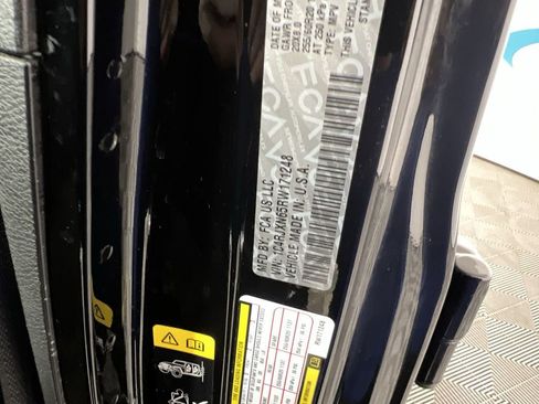 Used 2024 Jeep Wrangler Unlimited w/ Convenience Group image 33