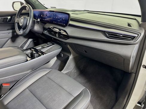 Used 2025 Buick Enclave Preferred FWD image 28