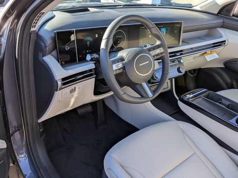 New 2025 Hyundai Tucson Limited image 8