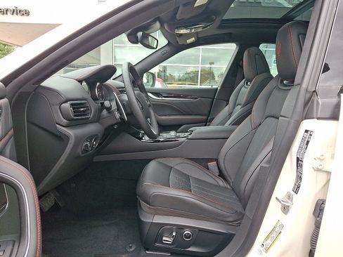 Used 2024 Maserati Levante GT Ultima AWD/4WD image 9