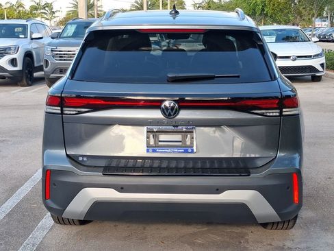 New 2026 Volkswagen Tiguan SE FWD image 4