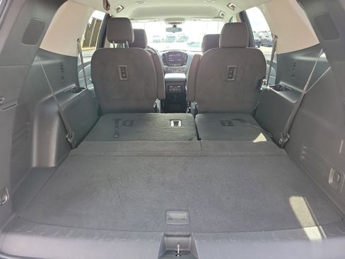 Used 2021 Chevrolet Traverse LT image 21