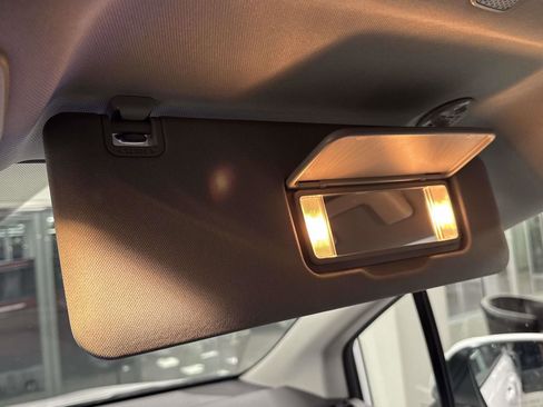 Used 2025 Toyota Sienna LE image 28