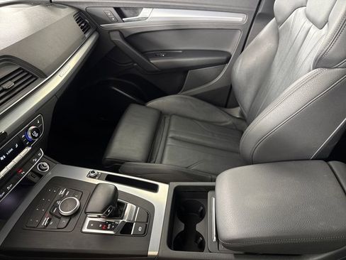 Used 2020 Audi Q5 2.0T Premium w/ Titanium Sport Package image 19