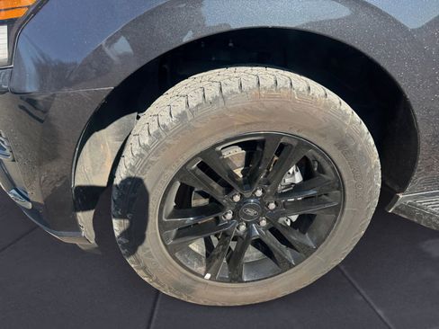 Used 2024 Ford Expedition XLT image 14