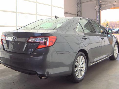 Used 2012 Toyota Camry XLE w/ Leather Pkg image 4
