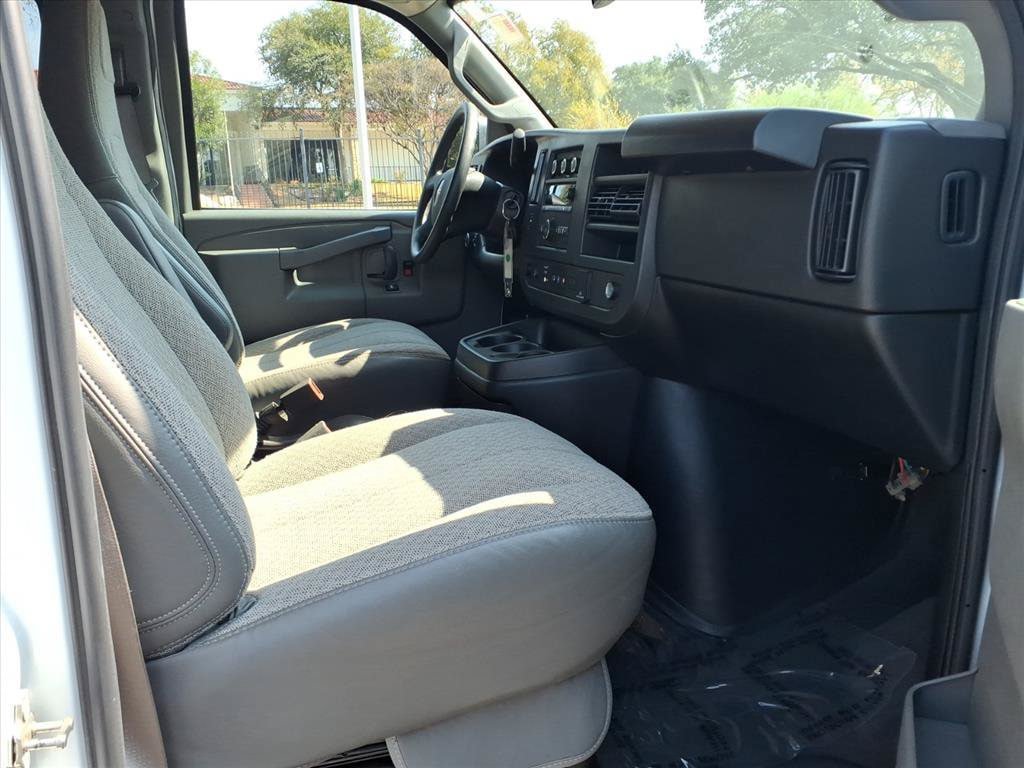 Used 2025 GMC Savana 3500 LT w/ LT Preferred Equipment Group RWD image 22
