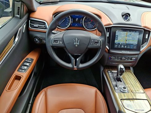Used 2018 Maserati Ghibli S GranLusso AWD/4WD image 11