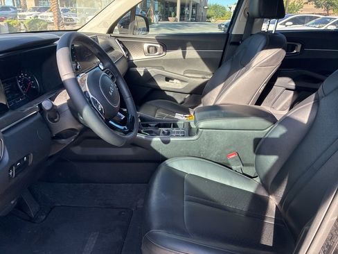 Used 2023 Kia Sorento S image 12