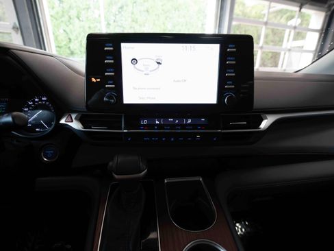 Used 2021 Toyota Sienna XLE AWD/4WD image 17