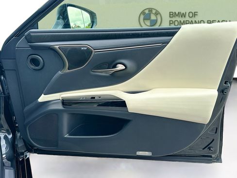 Used 2022 Lexus ES 300h w/ Premium Package FWD image 28