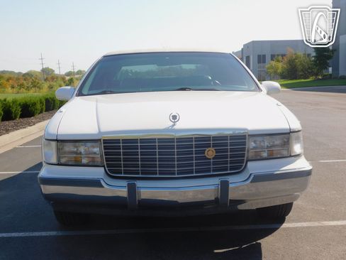 Used 1995 Cadillac Fleetwood Brougham RWD image 8