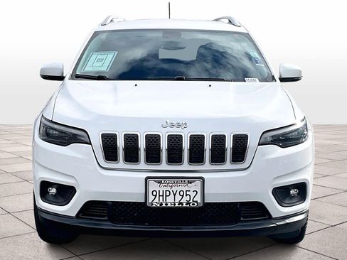 Used 2019 Jeep Cherokee Latitude Plus w/ Comfort/Convenience Group image 3
