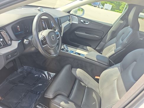 Used 2022 Volvo XC60 B5 Inscription image 16