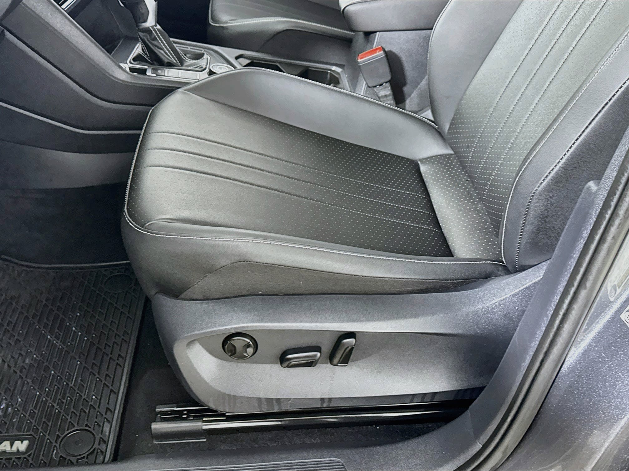 Used 2023 Volkswagen Tiguan SE w/ Panoramic Sunroof Package AWD/4WD image 22