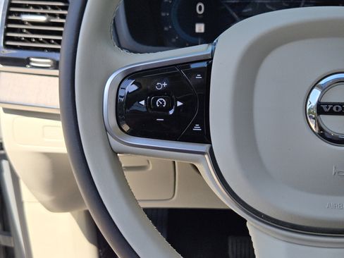 Certified 2025 Volvo XC90 B5 Ultra w/ Protection Package Premier image 38