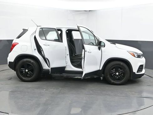 Used 2020 Chevrolet Trax LS FWD image 38