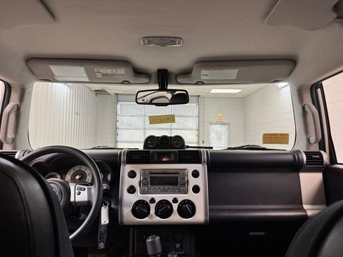 Used 2012 Toyota FJ Cruiser 4WD w/ Convenience Pkg image 17