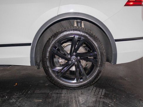 Used 2024 Volkswagen Tiguan SE R-Line image 8