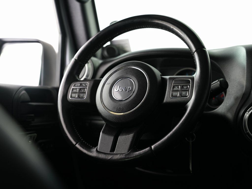 Used 2012 Jeep Wrangler Rubicon AWD/4WD image 11