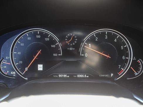 Used 2016 BMW 740i image 6