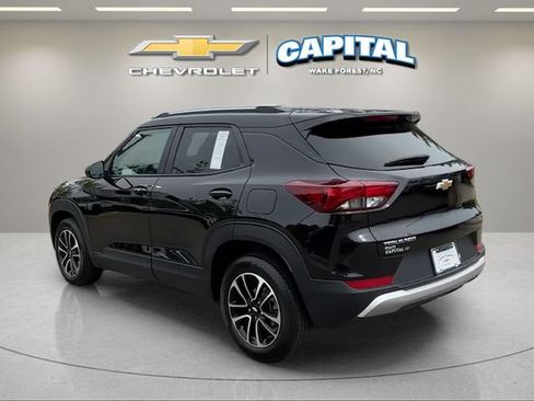 Used 2025 Chevrolet TrailBlazer LT AWD/4WD image 3