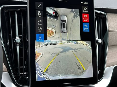 New 2026 Volvo XC90 B6 Plus w/ Protection Package Premier image 20