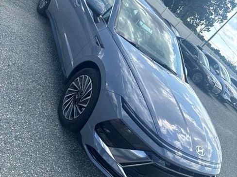 Used 2025 Hyundai Sonata SEL FWD image 3