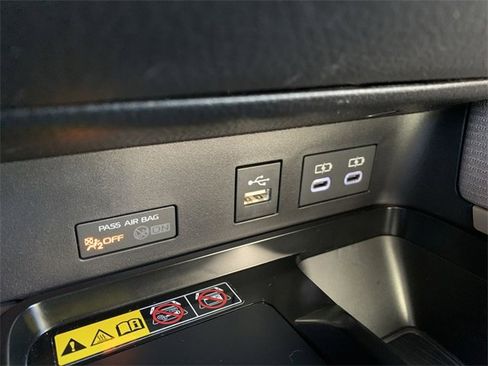 Used 2025 Toyota Camry SE image 27