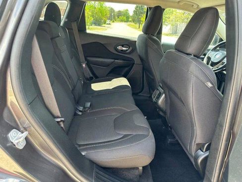 Used 2015 Jeep Cherokee Latitude w/ Cold Weather Group AWD/4WD image 14
