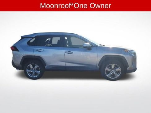 Used 2021 Toyota RAV4 XLE Premium image 4