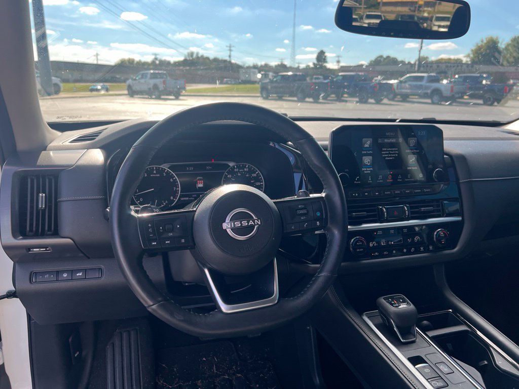 Used 2022 Nissan Pathfinder SL AWD/4WD image 11