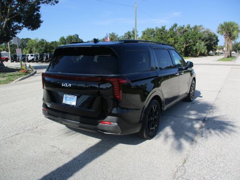 Used 2025 Kia Carnival SX Prestige FWD image 7