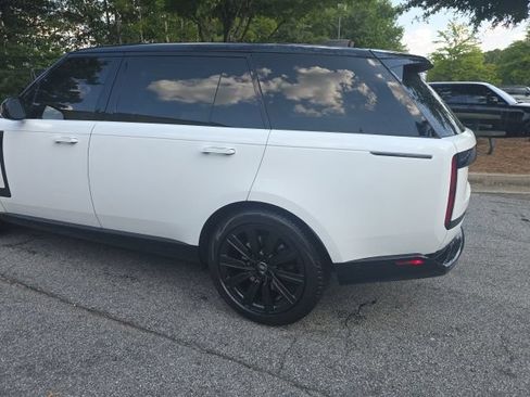 Used 2023 Land Rover Range Rover Long Wheelbase SE AWD/4WD image 4