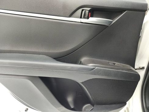 Used 2021 Toyota Camry SE FWD image 9