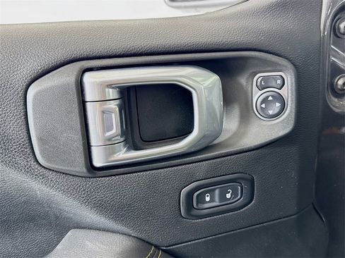 Used 2021 Jeep Gladiator Overland image 17