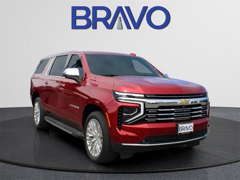 Used 2025 Chevrolet Suburban Premier image 3